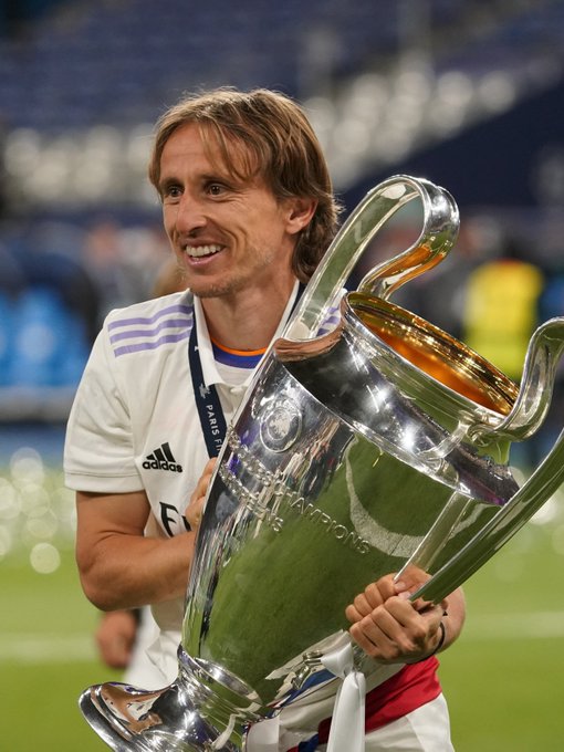 米兰欲用恩昆库换莱万遭巴萨否认