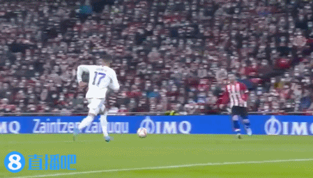 克媒：汉堡进行球衣慈善拍卖，18岁武斯科维奇球衣成标王