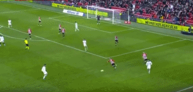 继C罗和小卢卡斯后，奥斯梅恩是第三位欧冠客场对贾府戴帽的球员