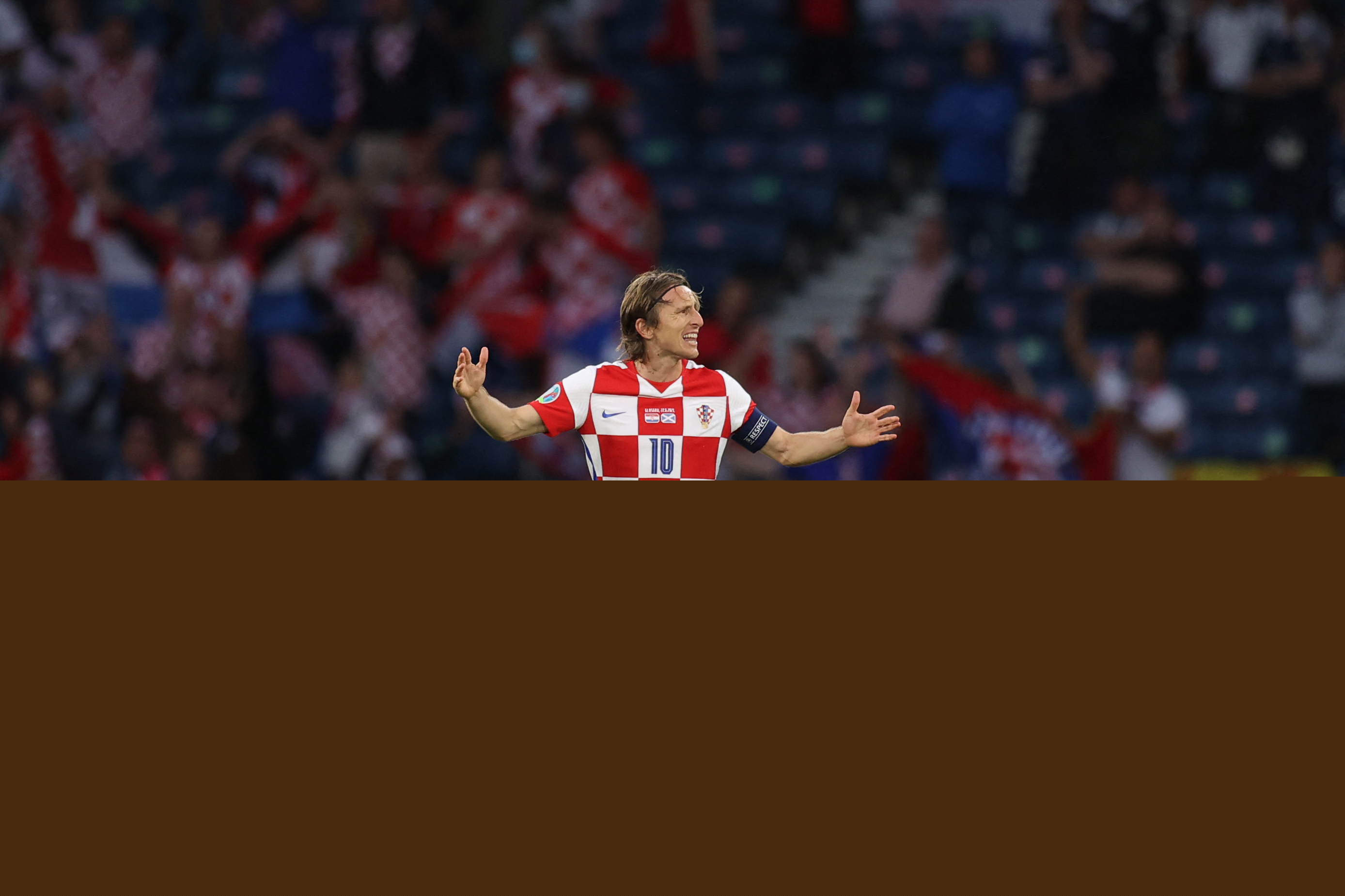 天空：纽卡对谢什科报价8000万欧+浮动，曼联不想卷入竞价战