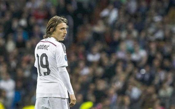 莱奥罚点前铃木彩艳对他说踢右边，最终莱奥踢向右边并且罚进